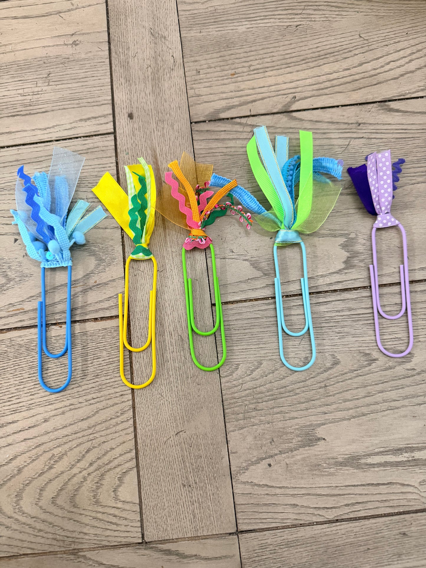 Jumbo paper clip bookmarks