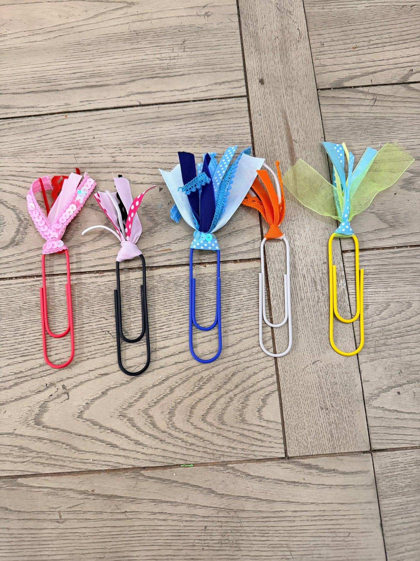 Jumbo paper clip bookmarks