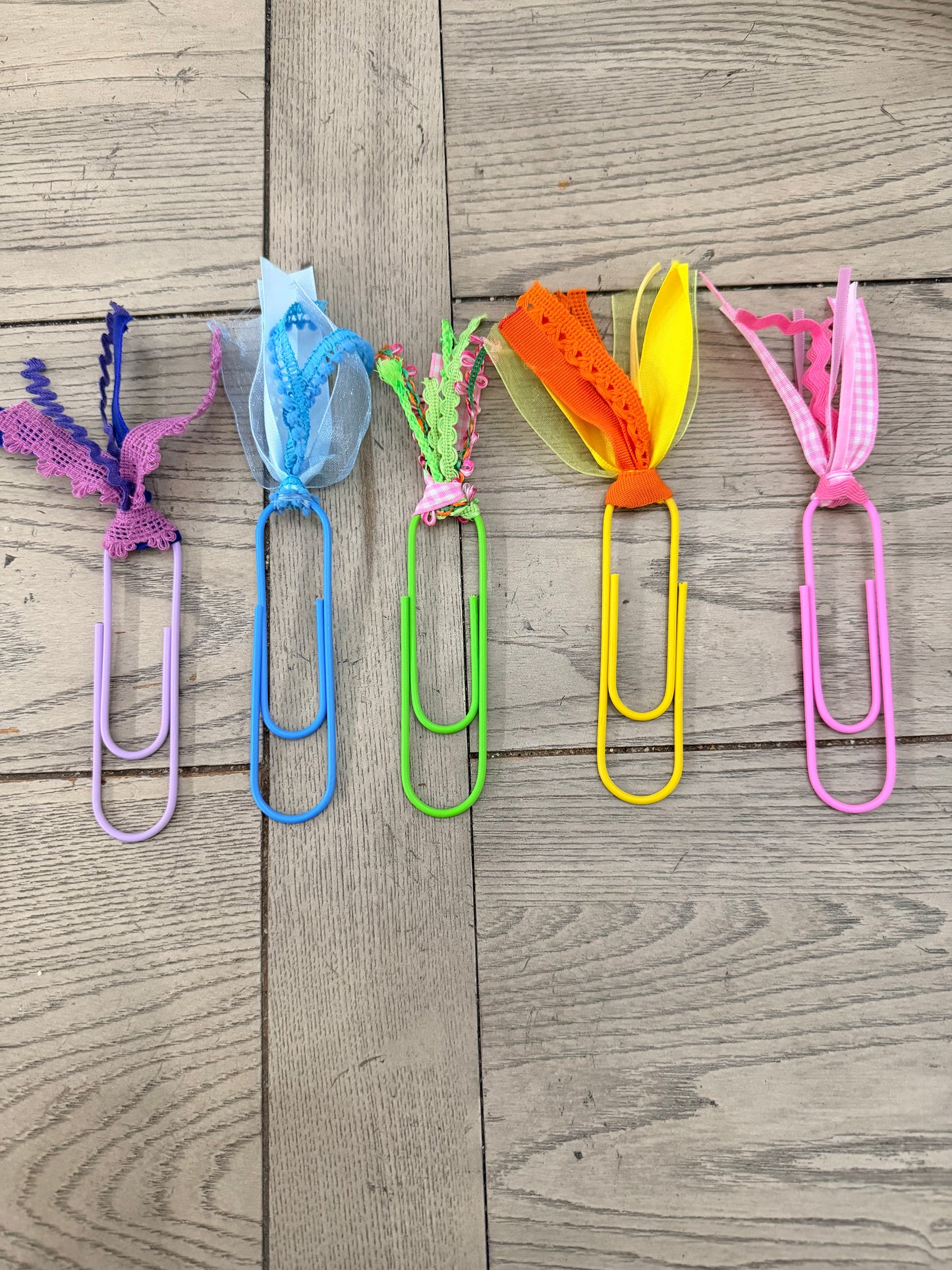 Jumbo paper clip bookmarks