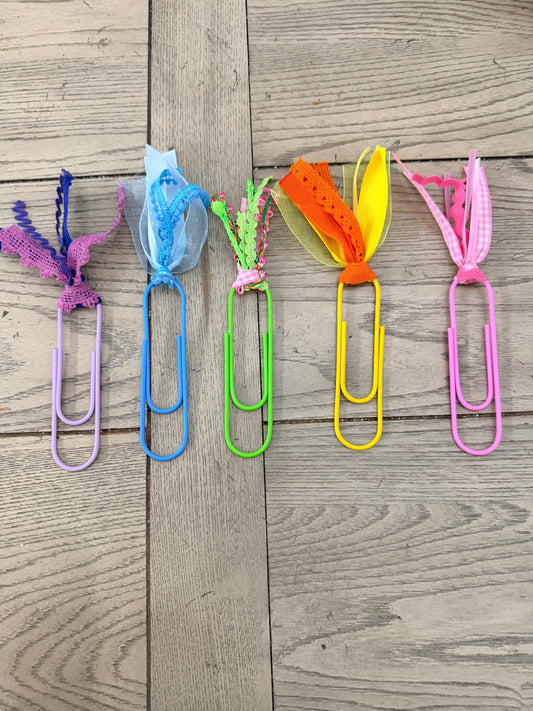 Jumbo paper clip bookmarks