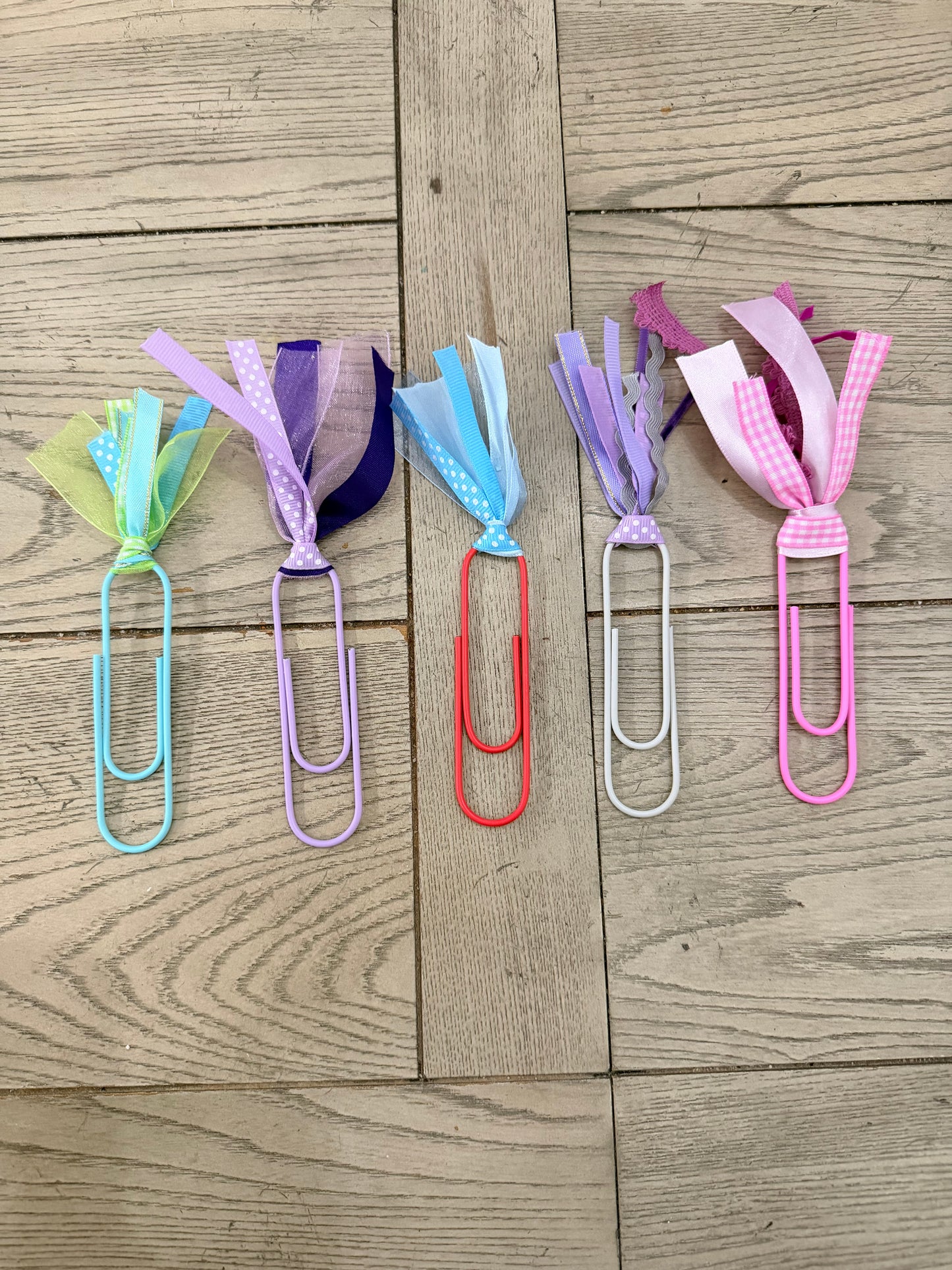 Jumbo paper clip bookmarks